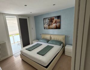 Doppelbett in der Ferienwohnung Lignano